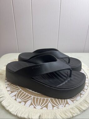 CROCS Women's FLIP FLOP Platform Sandals BLACK Size 10